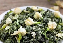 茶叶水浇菊花的利与弊（茶叶水对菊花生长的影响及使用方法）