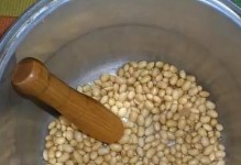 豆渣水的妙用——适合浇什么花？（想让花草更健康？不妨试试豆渣水！）